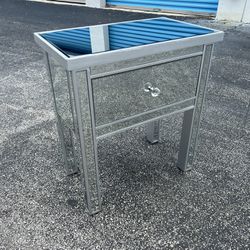 Modern Silver Mirrored Single Drawer Storage End Side Table Night Stand! Great condition! 22x13x24in