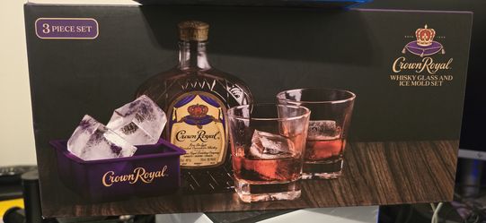 New in box Crown Royale glass set with ice cube tray