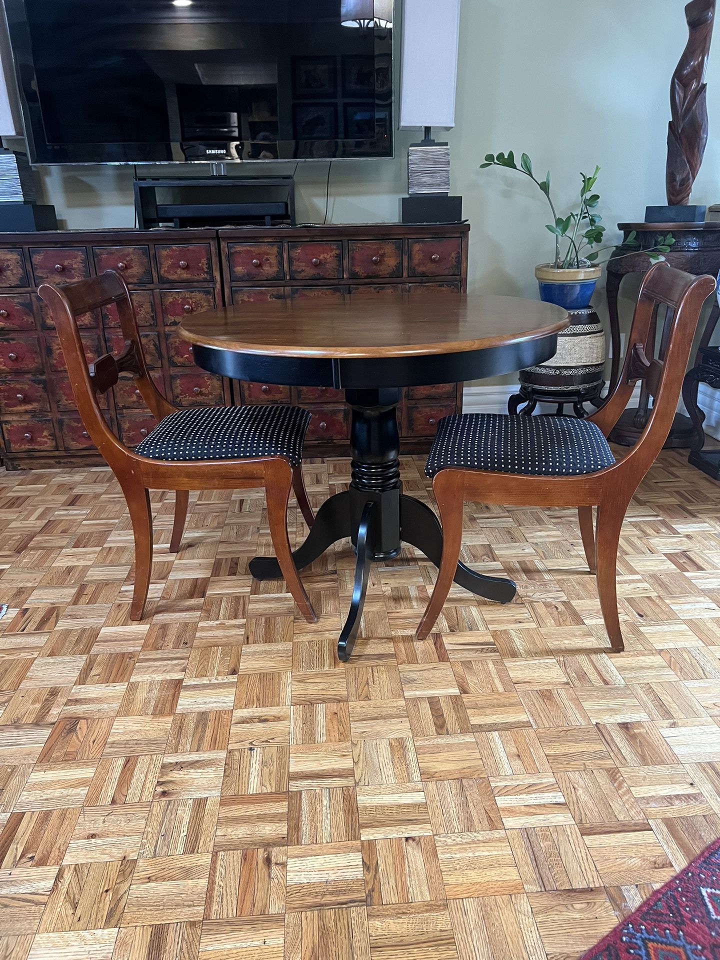 SMALL ROUND PEDESTAL TABLE  & 2 CHAIRS
