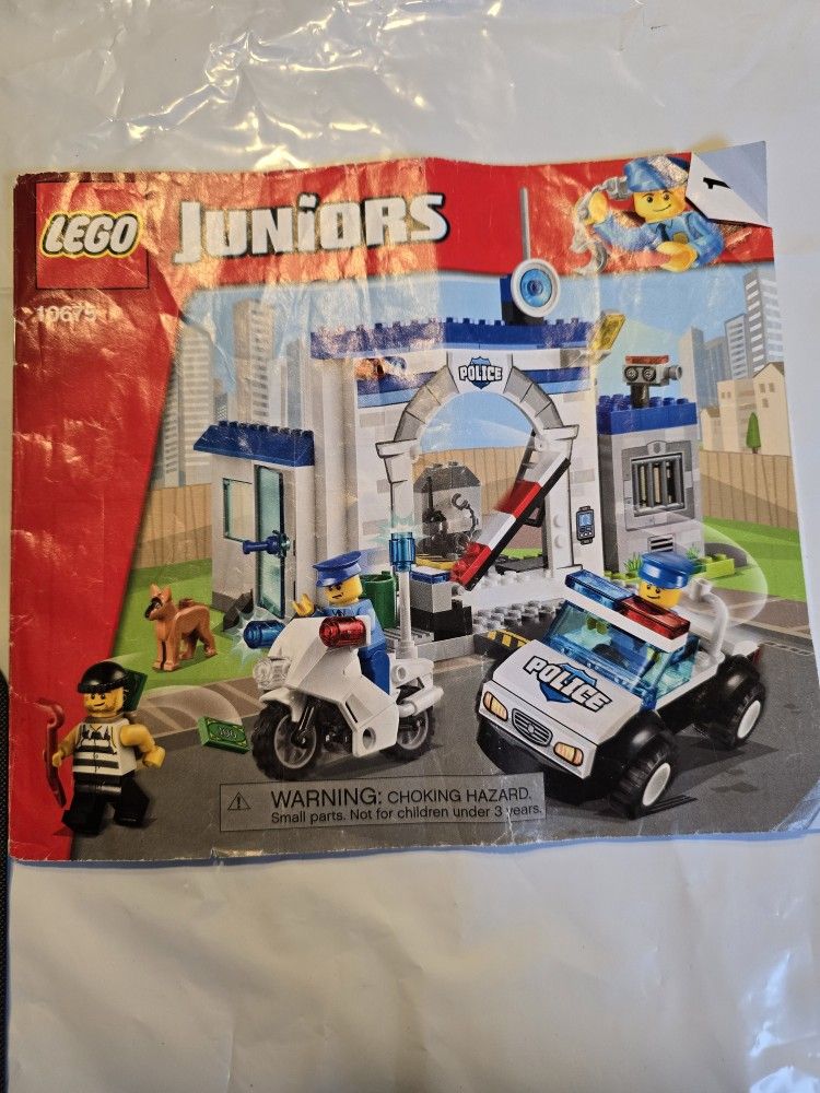 Legos 10675 Like New Junior Book And All Pieces Included