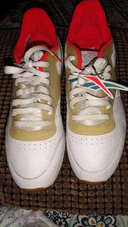 These are white Reebok Classic Alter The Icons Concept Sample 002 sneakers, Size 11
