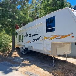 2006 FOREST RIVERSANDPIPER SPORT 5TH WHEEL TOY HAULER