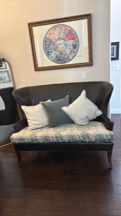 FREE !! RESTORATION HARDWARE DARK LEATHER SETTEE LOVESEAT