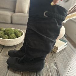 Black Flat Boots – Size 6.5