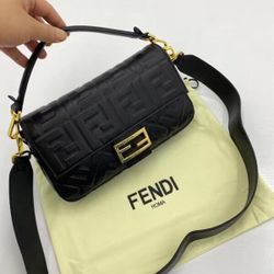 FF 𝐅𝐞𝐧𝐝𝐢 Motif Black Napa Baguette Bag
