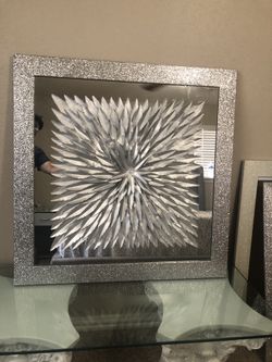 Wall decor - New - silver feathers with mirror background