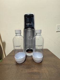 SodaStream Jet – 2 Bottles + CO₂ Cylinder