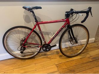 Redline Conquest R Disc gravel bike