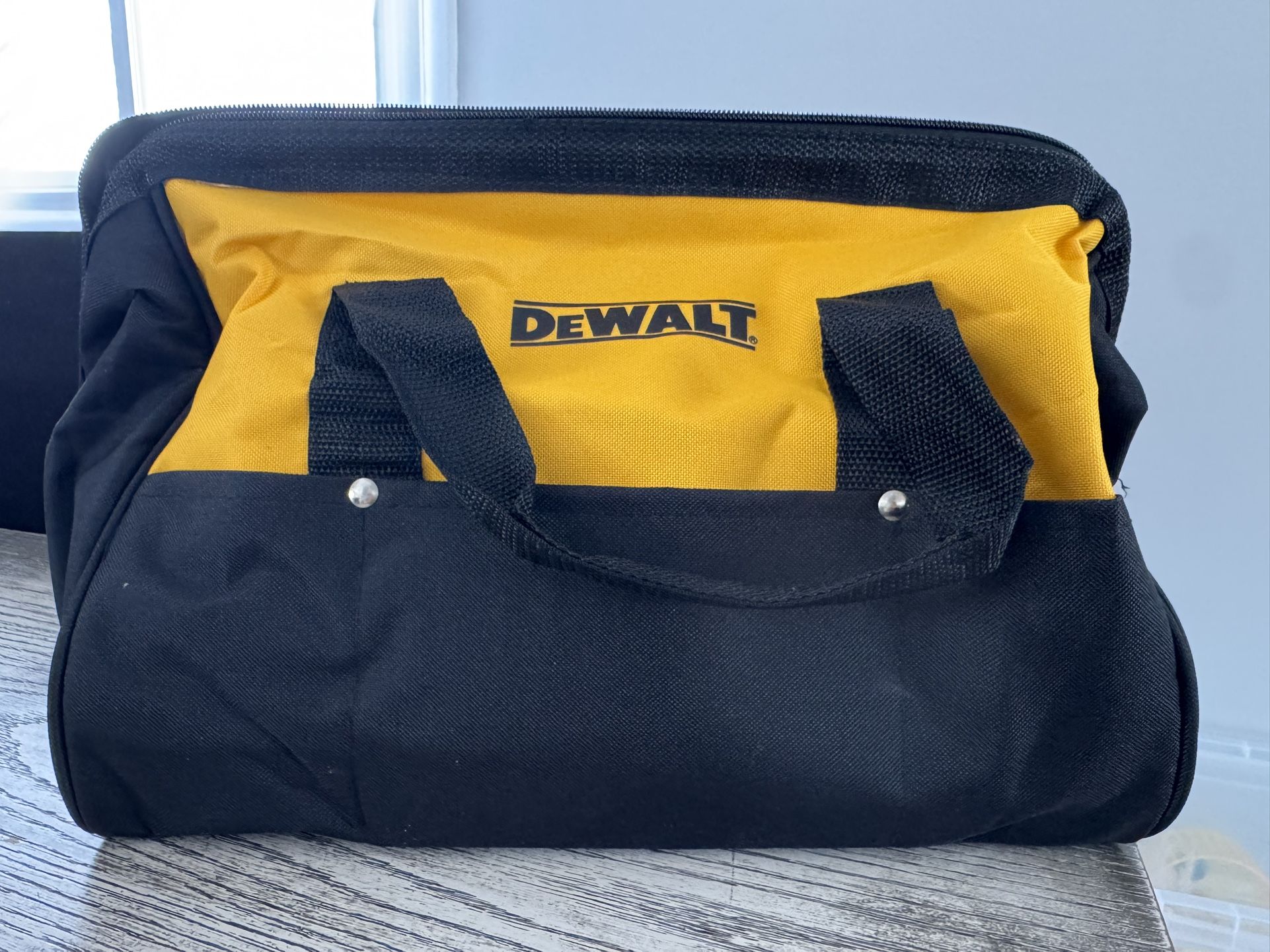 NEW DEWALT 15” TOOL BAG