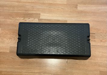 Adjustable aerobic step.
