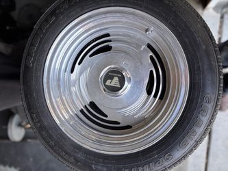 Polished Aluminum Wheel with Radial Tire