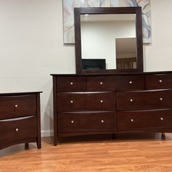 2 piece bedroom set with mirro in expreso brown