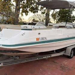 24.8 deck boat