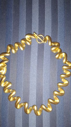 Gorgeous faux necklace w claw clasp