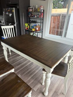 Dining Table/ Comedor