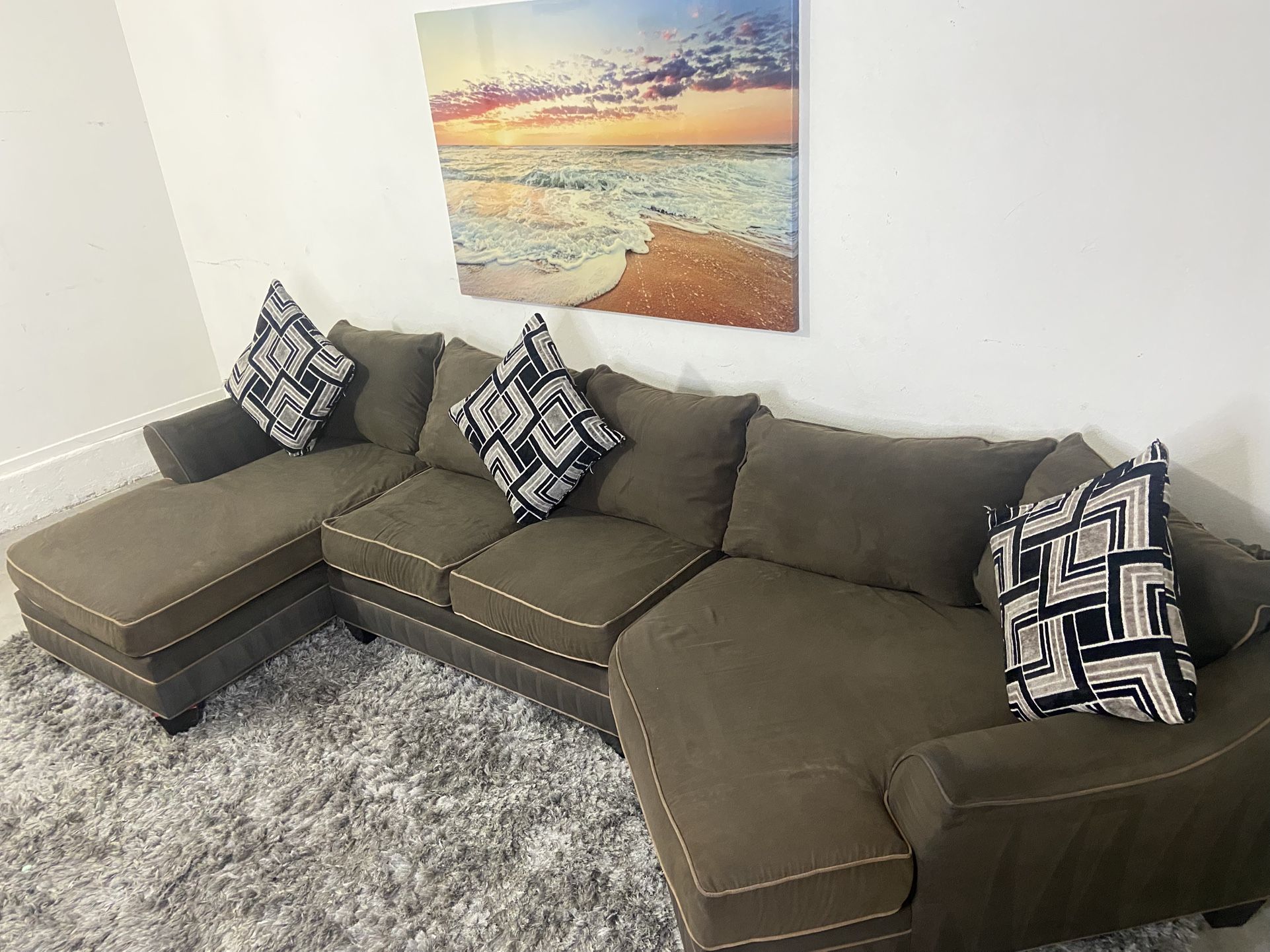 🌟 Gorgeous “LIKE NEW” BoB’s Furniture 3pc Olive Green Sectional Couch ( FREE DELIVERY 🚚)
