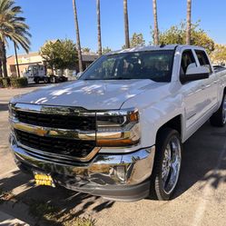 2018 Silverado V8 Lt