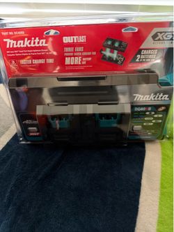MAKITA XGT CHARGERS 2 BATTERIES AT THE SAME TIME BRAND NEW