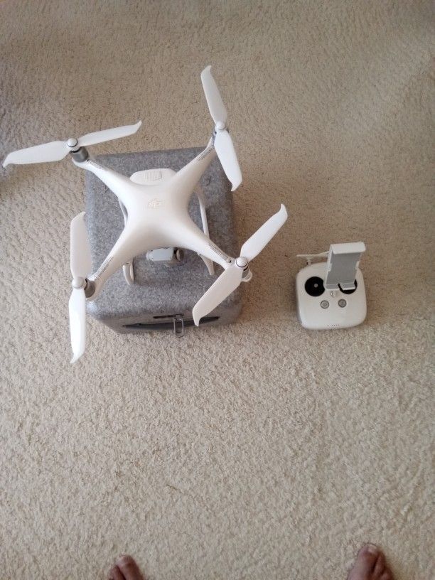 Dji Phantom  4 Like New 2 Batteries 2 Sets Of Props 