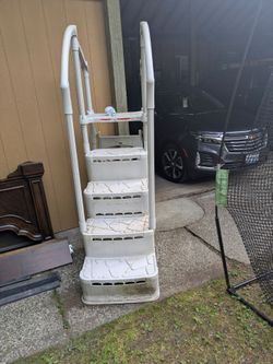 Pool stairs