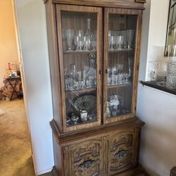 Vintage traditional style wooden hutch china cabinet