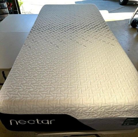 The Nectar Premier Mattress, Twin XL, Like New, Perfect Condition