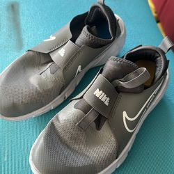Boys Nike Shoes size  3