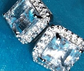 💎 10K white Gold Quartz Stud Earrings