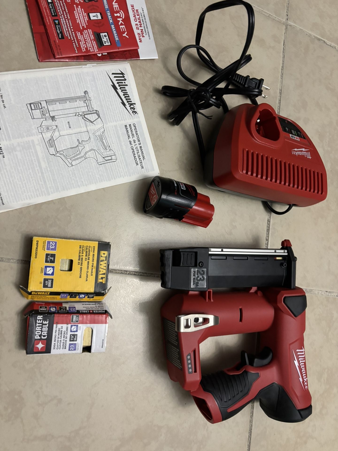 M12 12-Volt 23-Gauge Lithium-loi Cordless Pin Naile Live Chat Kit with 1.5 Ah Battery, Charger and Tool Bag