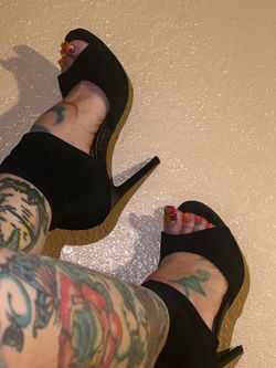 Black stiletto heels size 7.5
