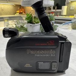 Panasonic Palmcorder IQ 504D