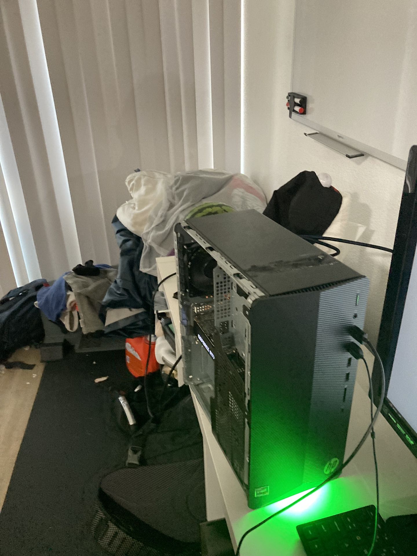 HP Pavilion Gaming Desktop TG01-2XXX