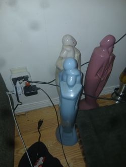 3 figurings ceramic