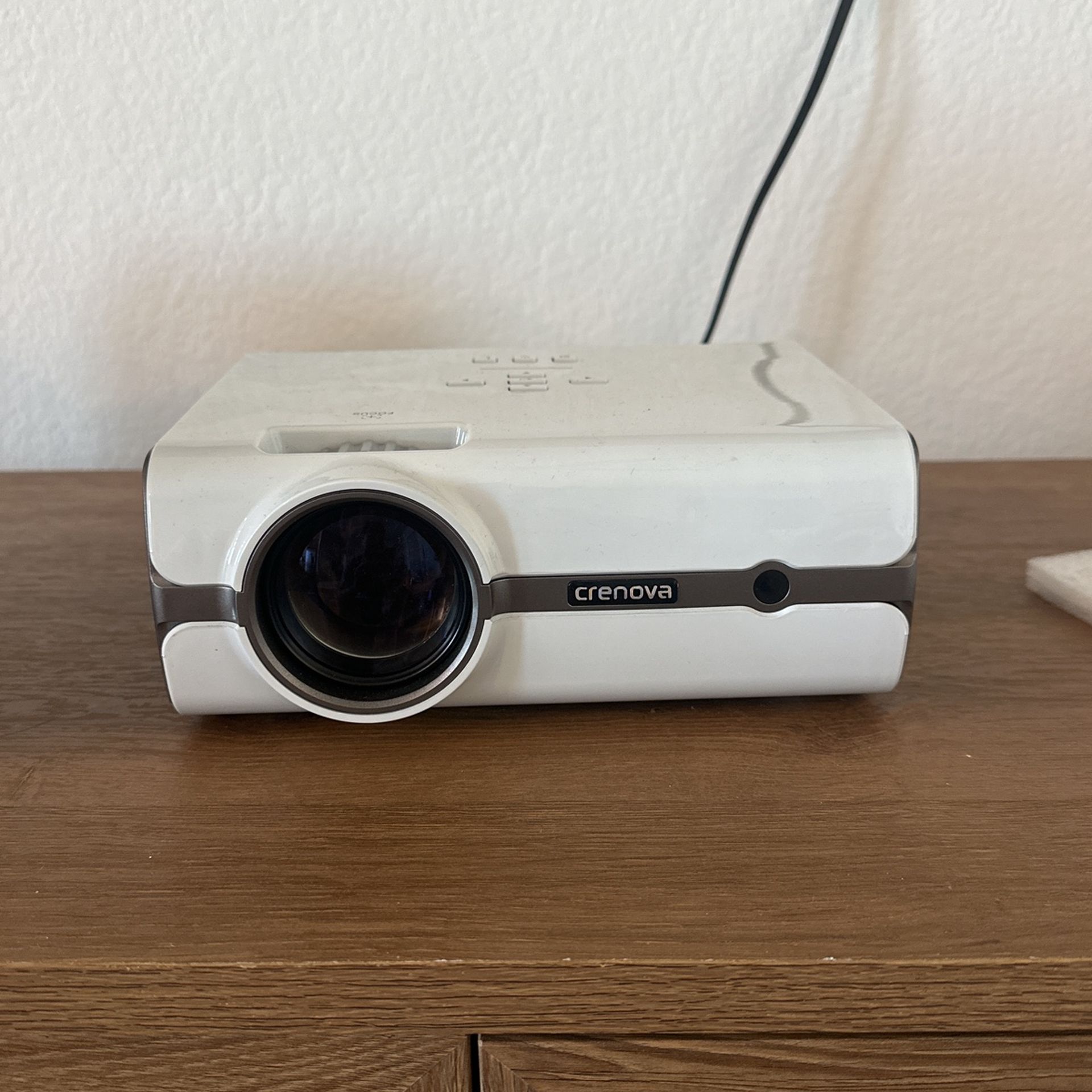 Crenova XPE496 Projector