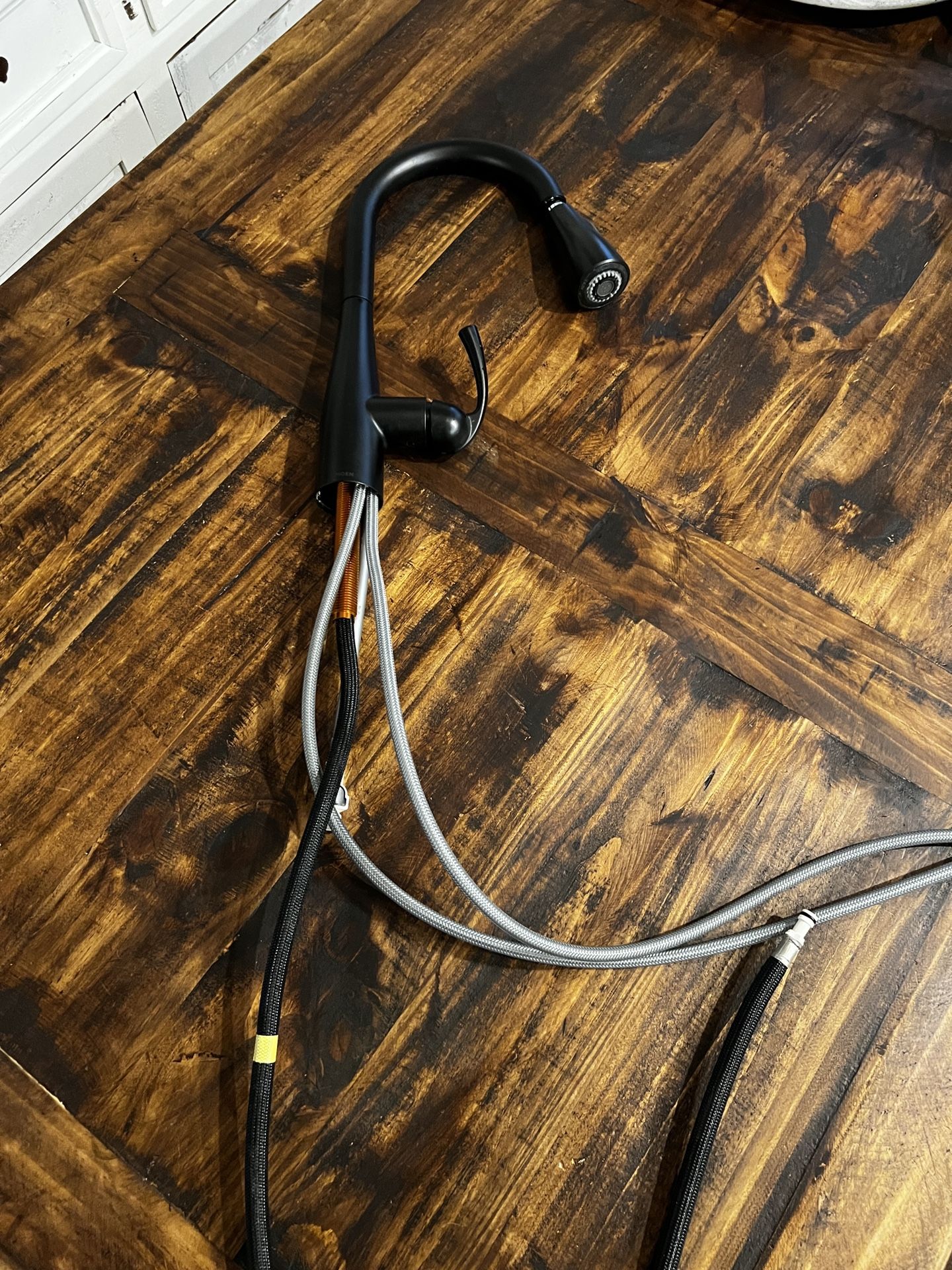 Essie Single-Handle Pull-Down Sprayer Kitchen Faucet with Reflex and Power Clean in Matte Black  730 (3542)