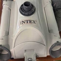 Pool Cleaner Comes With Hose Attachments 