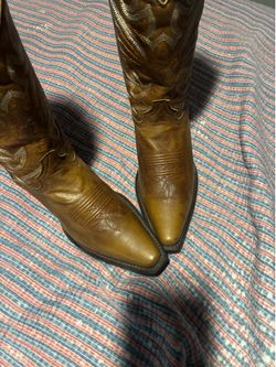 Classic J.B. Dillion women’s cowboy boots
