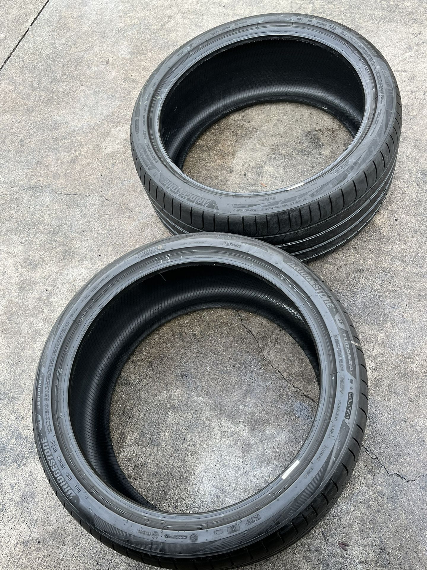 2. Bridgestone Turanza 285/35/21. 105Y