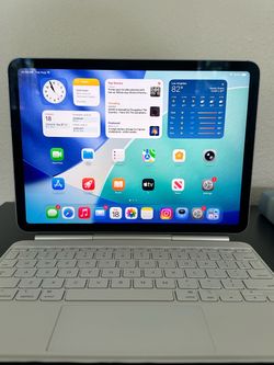 Brand New IPad & Keyboard