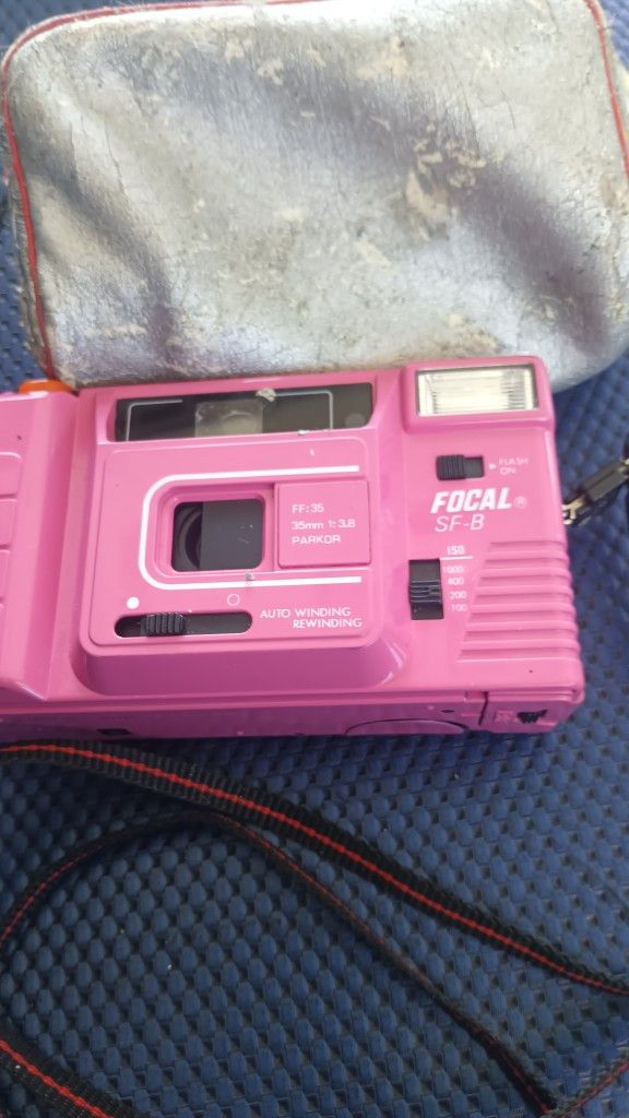 Focal RARE PINK SF-B Auto Winding/Rewinding 35mm Point & Shoot with Flash Strap 