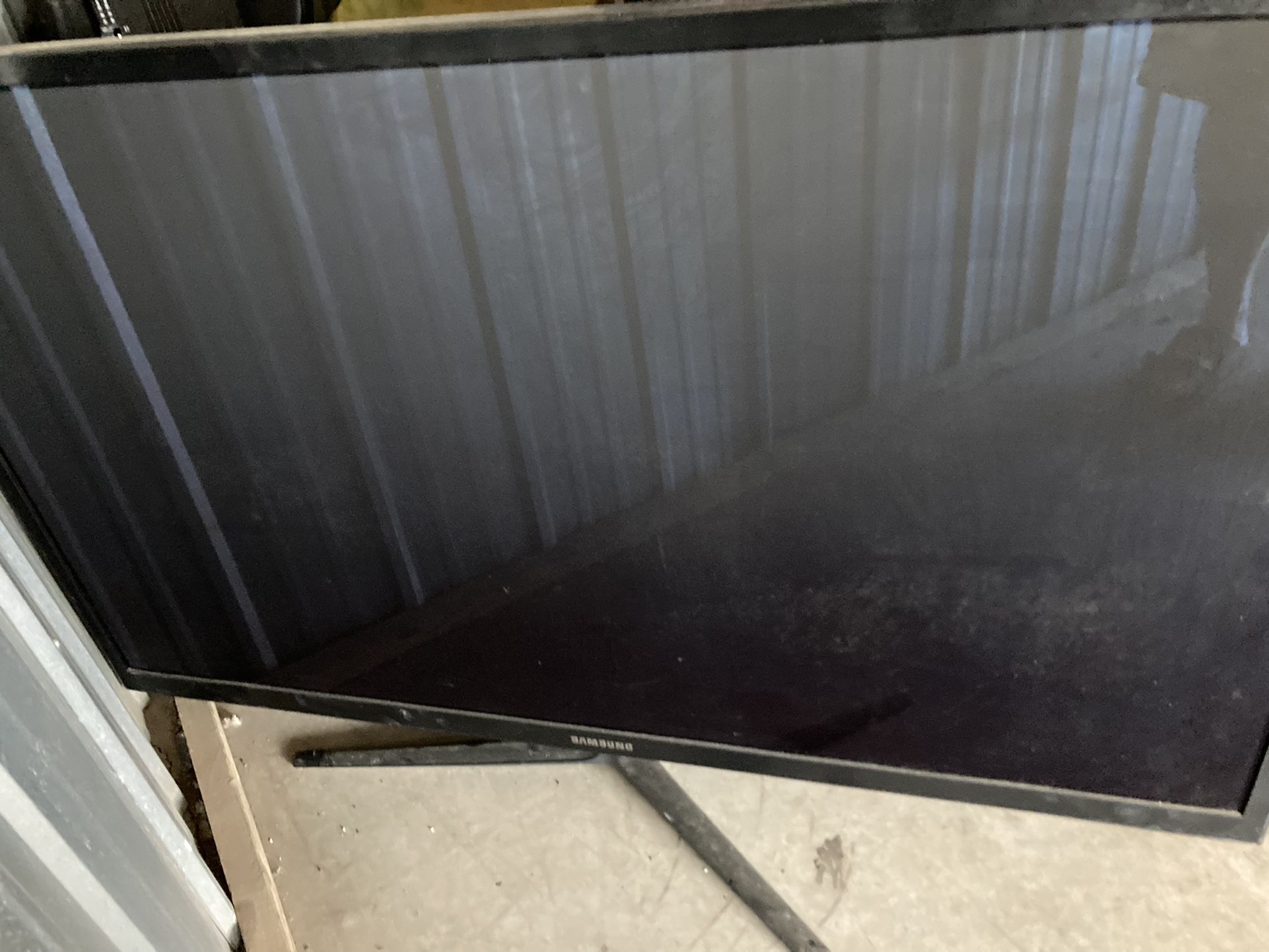 60 inch plasma TV. Need small repair. Won’t turn on. $100