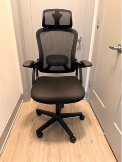 Ergonomic Mesh Office Chair – Adjustable Headrest, Flip-Up Arms, Lumbar Support