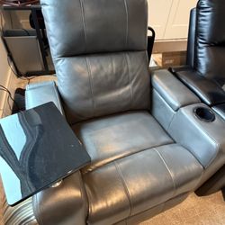 2 Recliners