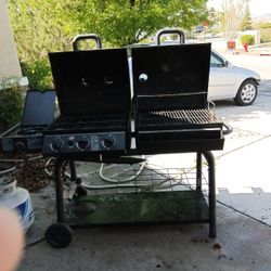 Charbroiler Propane And Charcoal And Smoker