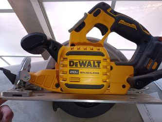 DeWalt circular saw 20v brushless 7 1/4"