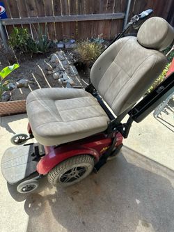 Electric wheelchair