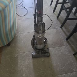 DYSON UPRIGHT