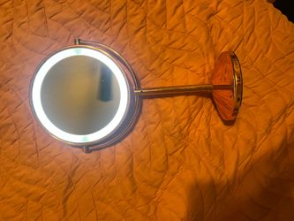 Vanity mirror
