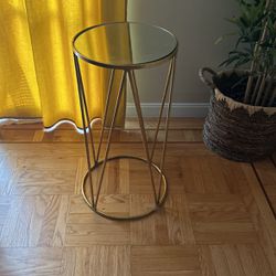 Hold Accent Table