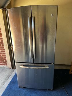 GE stainless steel refrigerator- works good  (22.1cu -68H, 32W, 34 D)